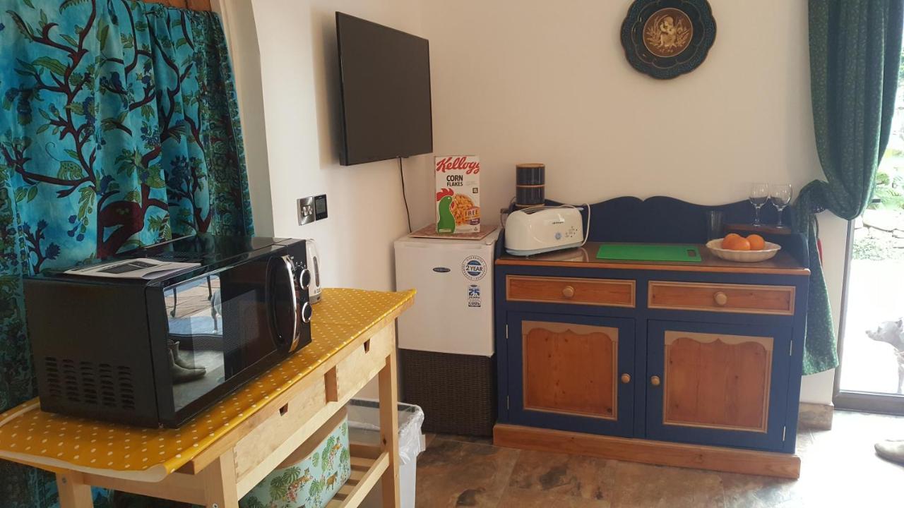 Self Contained Ground Floor Bedroom With Ensuite Wet Room Continental Breakfast Included Parking For 1 Car Outside Heanor Exterior foto
