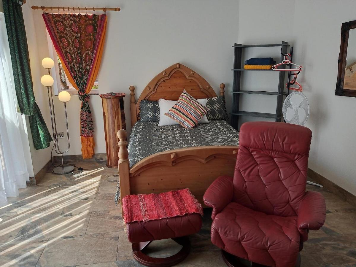 Self Contained Ground Floor Bedroom With Ensuite Wet Room Continental Breakfast Included Parking For 1 Car Outside Heanor Exterior foto